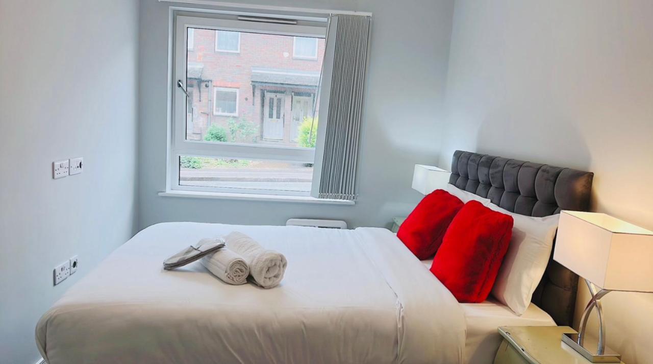 Mnitri Apartment Luton  Kültér fotó